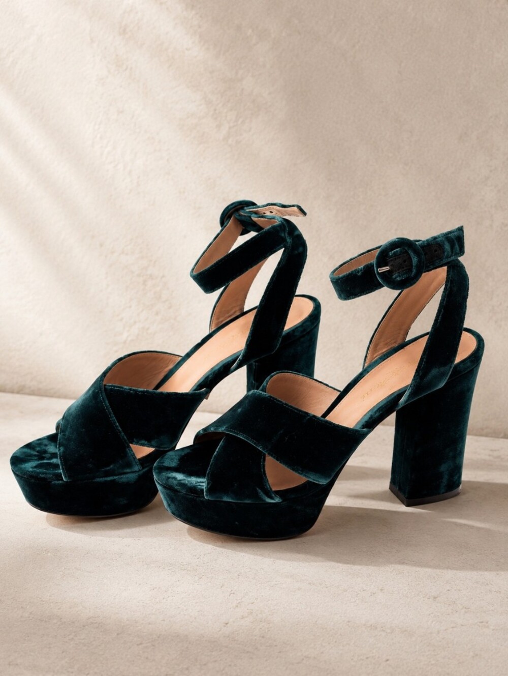 Gianvito Rossi Emerald Velvet Platform Sandals Sz 7 EU 37 Glam Party Heels Luxe